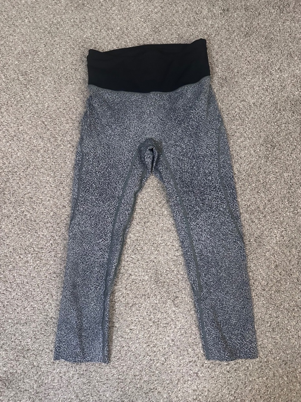 Womens Size 6 Lululemon Gray Running Capris